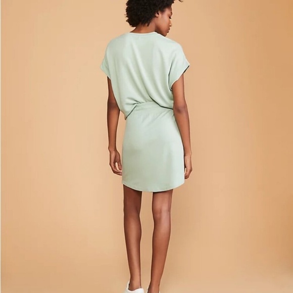 Soft Green Top and Skirt Set - NEW!! - Picture 3 of 10